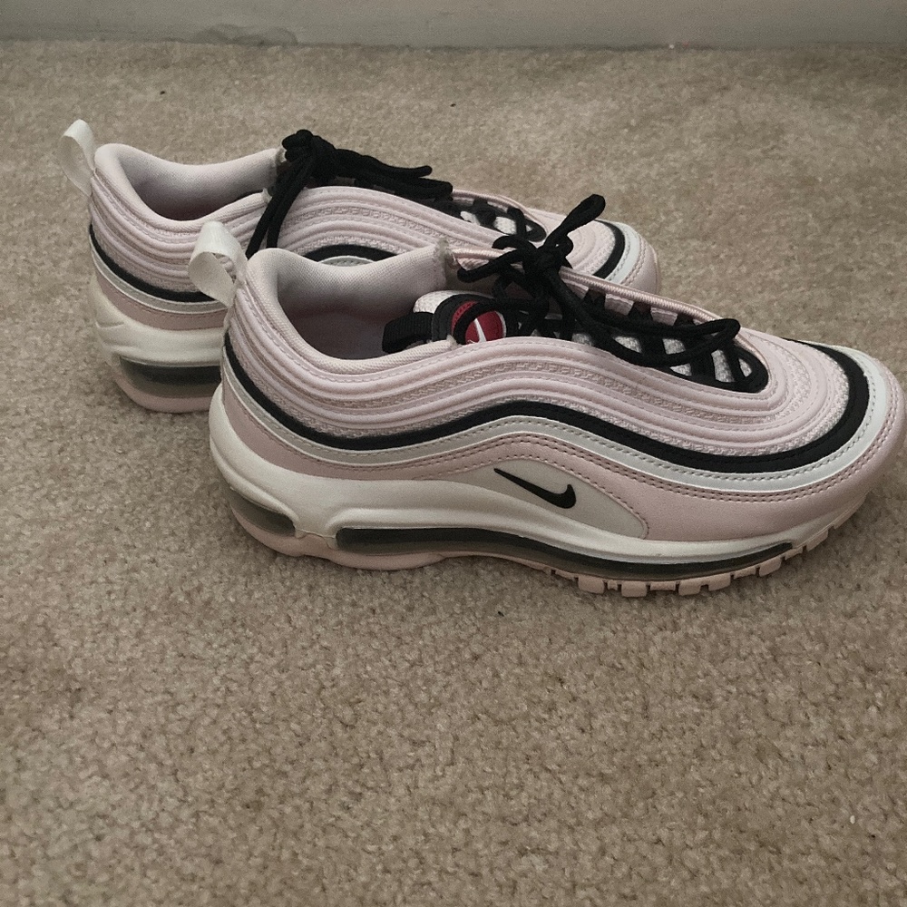 Woman’s nike air max 97